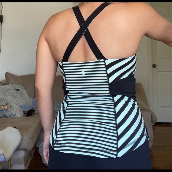 Lululemon top size 4 - Picture 2 of 4
